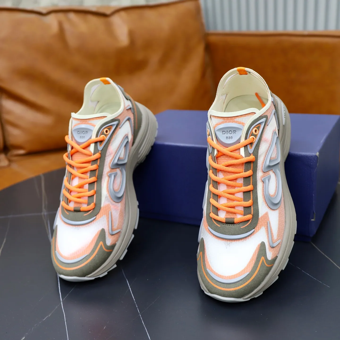Ex-factory price: 560💰DIOR#B30 COUNTDOWN TECH shoes 1. Inspired by lighter running shoes this season 2. Made of multi-layer transparent nylon upper, futuristic 3. CD30 rubber logo on the tongue/heel to highlight the brand style 4. Equipped with ultra-light foam midsole for the ultimate comfortable wearing experience 5. The entire series uses WELDED (seamless bonding) technology to ensure durability and lightness 6. Full size dopamine color matching, 39-45 (38, 46 customized)